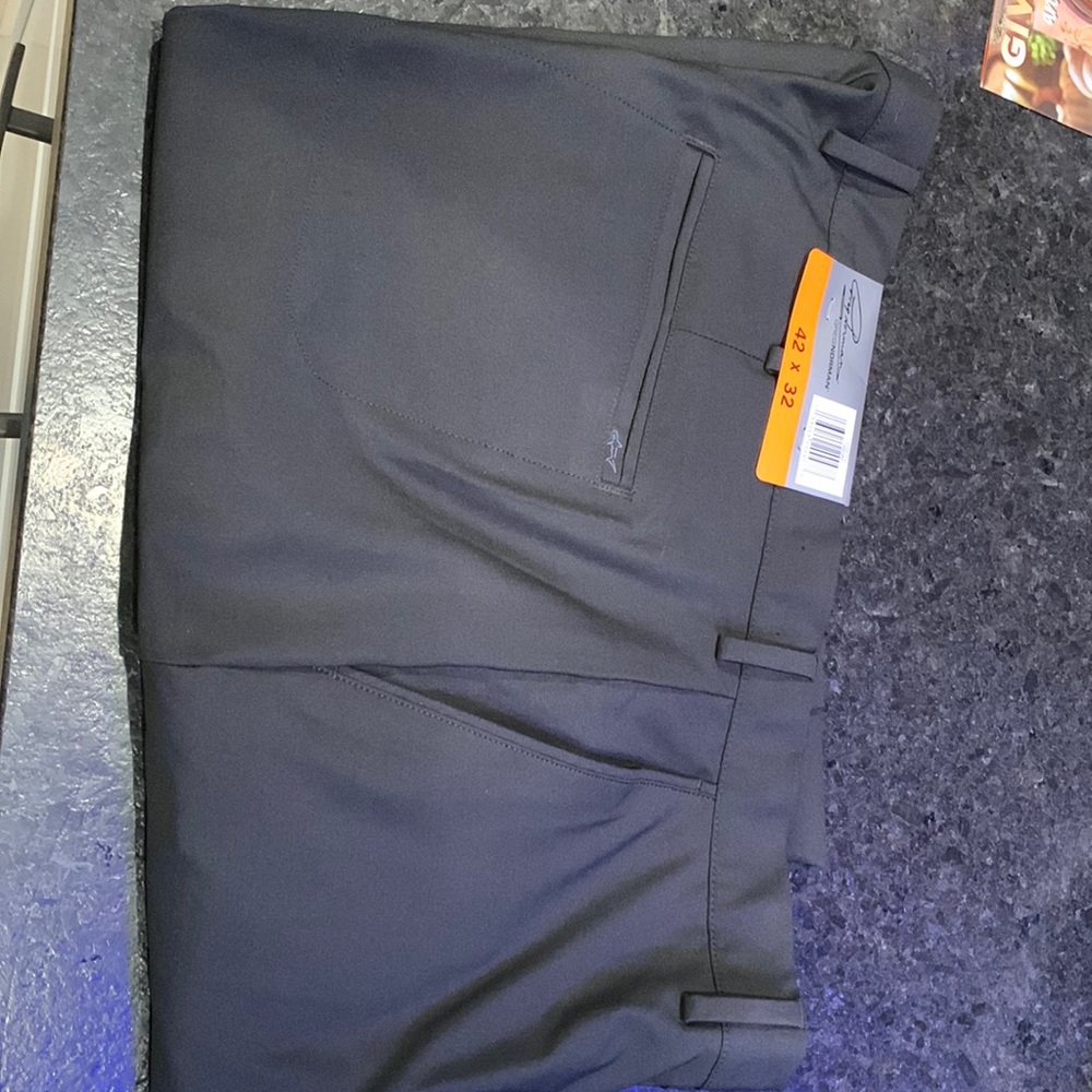 Brand new 42x32 Greg Norman Golf style pant